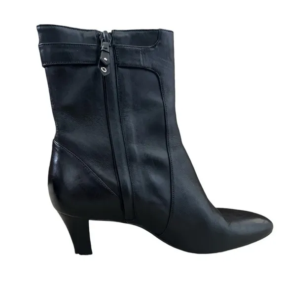 Cole Haan black ankle booties size 7B EUC C-16AB