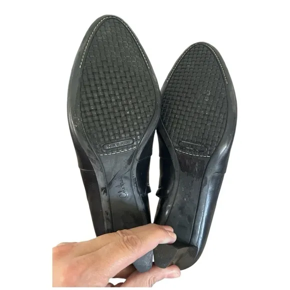 Cole Haan black ankle booties size 7B EUC C-16AB