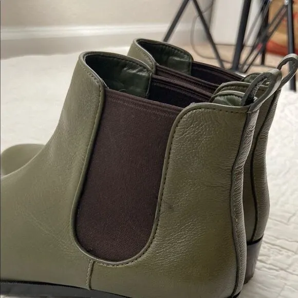 Cole Haan Green Leather Landsman Chelsea Boots size 7