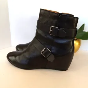 Comfortiva Ramika black leather wedge boots
