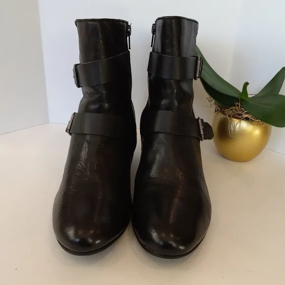 Comfortiva Ramika black leather wedge boots