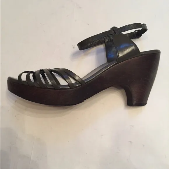 COSTUME NATIONAL CNC HEELS WEDGE SANDALS GREEN LEATHER WOOD SIZE 38.5