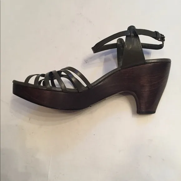 COSTUME NATIONAL CNC HEELS WEDGE SANDALS GREEN LEATHER WOOD SIZE 38.5