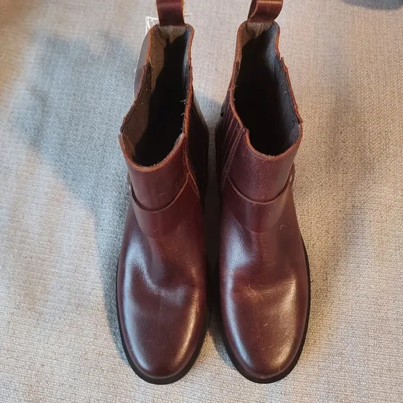 Cruza Deep Brown Ankle Boots with Elastic Panels and Low Stacked Heel Sz 39/8.5