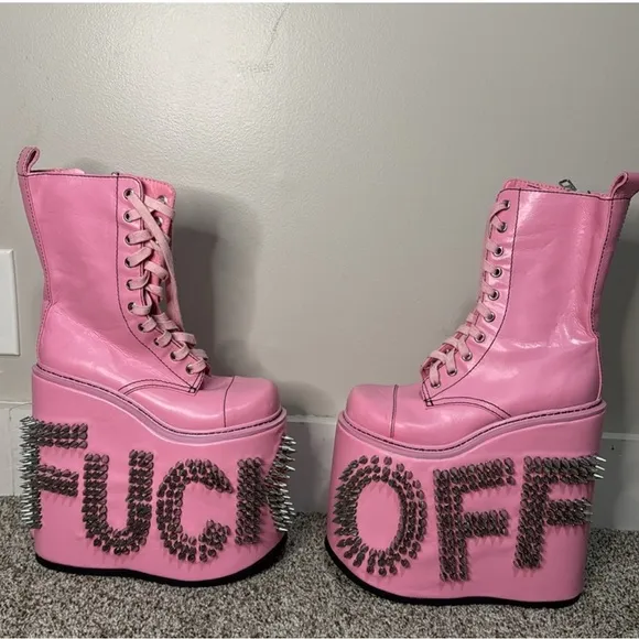 Current Mood Dolls Kill ‘NEVER CENSORED’ Spikes Platform Pink Boots NEW 9