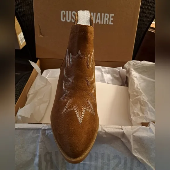 CUSHIONAIRE Western Boots BRAND NEW size 8 EMBROIDERED stacked heel BROWN