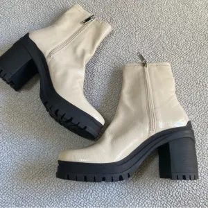 D’Amelio Helenna Ivory Textured Patent Platform Lug Sole Ankle Boots