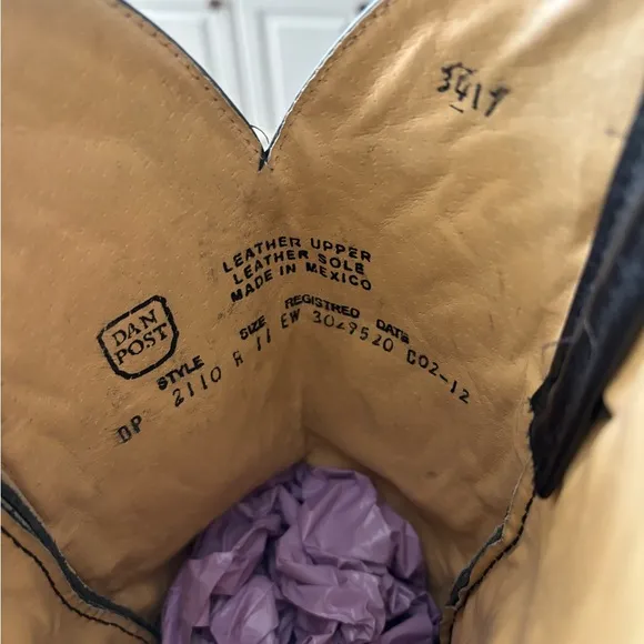 Dan Post. Size 11 western boots. These boots are in great‎ condition.