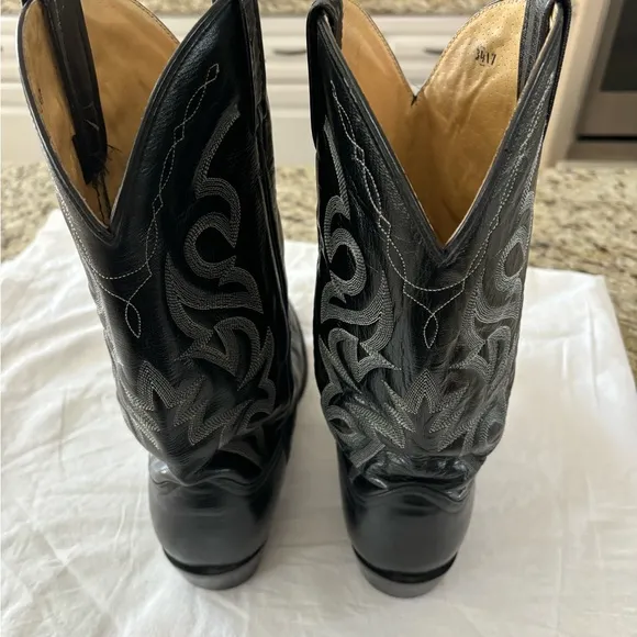 Dan Post. Size 11 western boots. These boots are in great‎ condition.