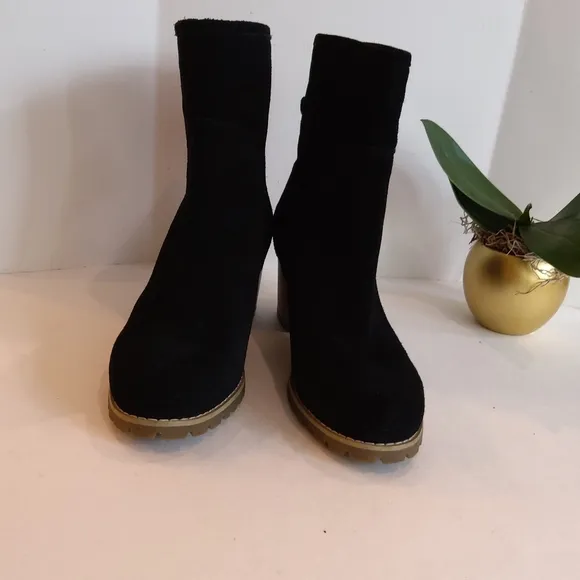 Daphne  black suede leather boots block heel