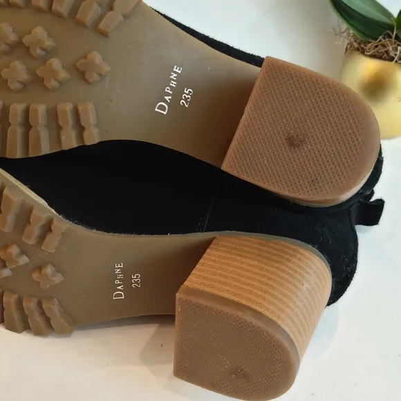 Daphne  black suede leather boots block heel