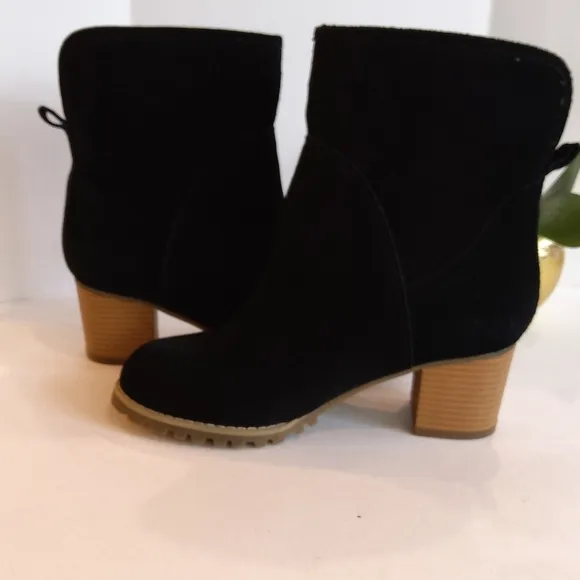 Daphne  black suede leather boots block heel