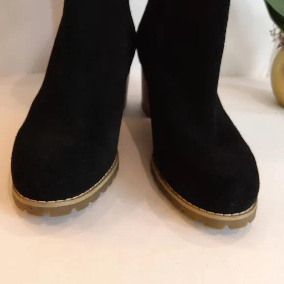 Daphne  black suede leather boots block heel