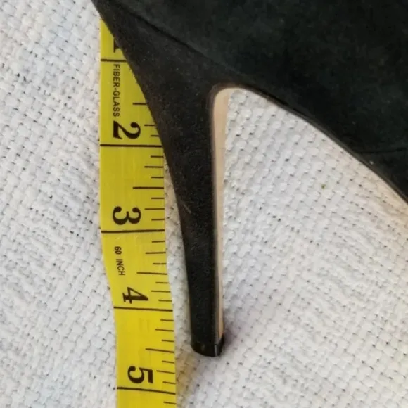 Diane B. ‎ Black stiletto heels  39.5/9
