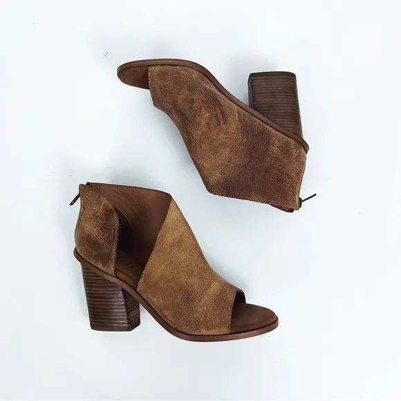 Diba True Honey Suckle Block-Heel Leather Sandals in Tan | Size 7