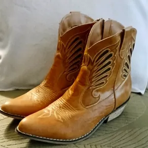 Dingo Brown Leather Ankle Boots with Western Cut Outs And Stitching 7 1/2 NWOT