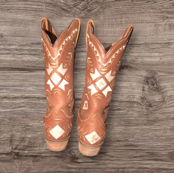Dingo Women's Mesa Southwestern Embroidered Leather Western Boot