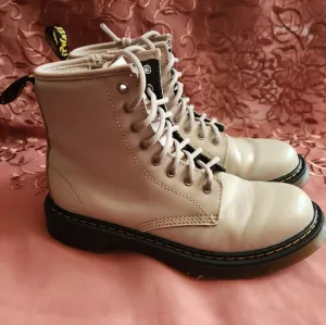 Doc Martens Taupe Junior Combat Boots Youth Size 3 Cream Beige