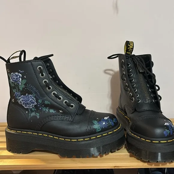 DOC MARTNES SINCLAIR MYSTIC FLORAL LEATHER PLATFORM BOOTS
