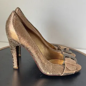 Dolce &amp; Gabbana Pumps Heels Size 40 Metallic Crackled Leather Peep Toe