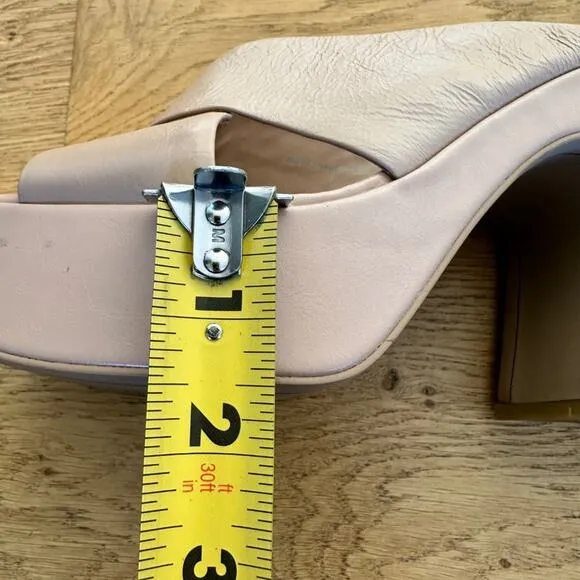 Dolce Vita - Platform Sandals in Peach Cream