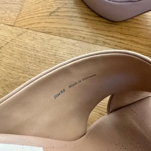 Dolce Vita - Platform Sandals in Peach Cream