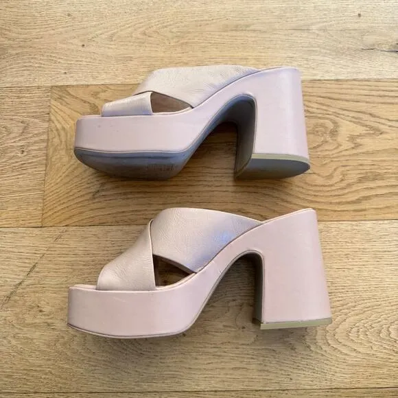 Dolce Vita - Platform Sandals in Peach Cream