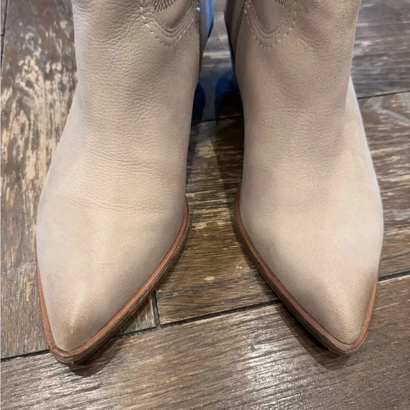 Dolce Vita Shiren in Sand Nubuck