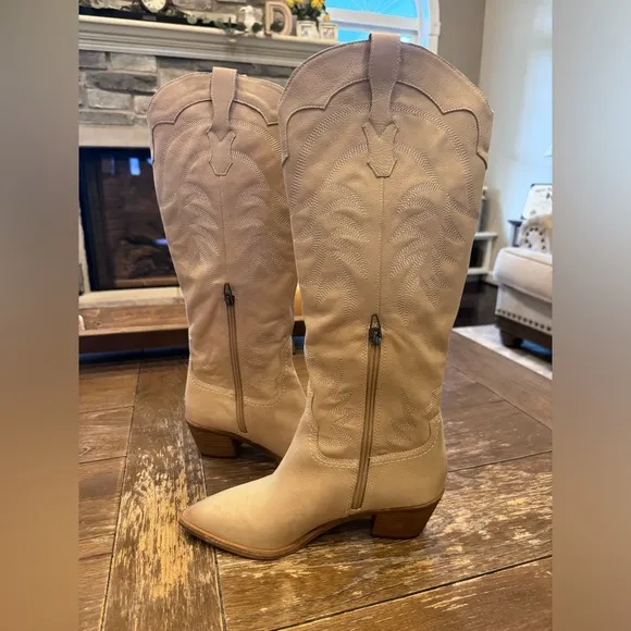 Dolce Vita Shiren in Sand Nubuck