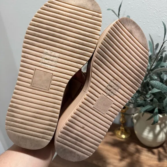 Dolce Vita Size 6.5 Tan Rysha Bamboo Buckle Espadrille Platform Wedge Sandals