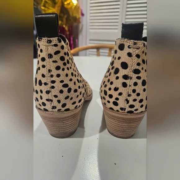 DOLCE VITA  Sonni Leopard Calf Hair Ankle Booties. Size 8.5 Like New