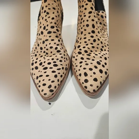 DOLCE VITA  Sonni Leopard Calf Hair Ankle Booties. Size 8.5 Like New