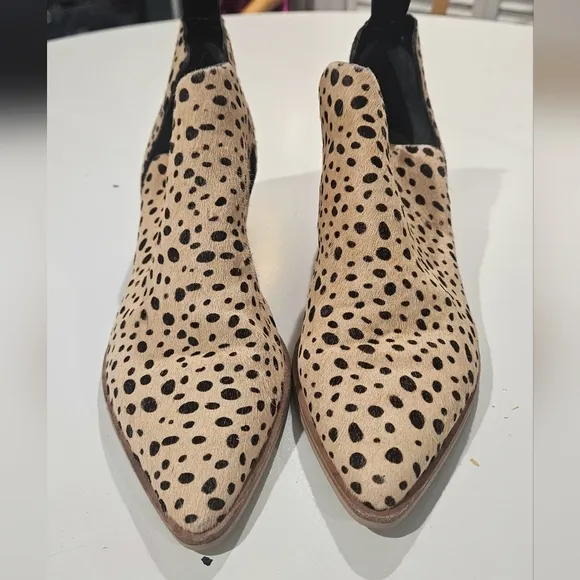 DOLCE VITA  Sonni Leopard Calf Hair Ankle Booties. Size 8.5 Like New