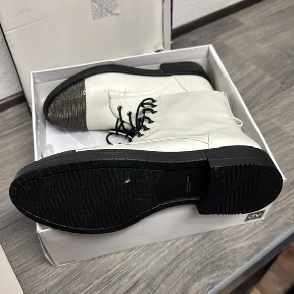 Dolce Vita XYLA White Womens Metal Toe Low Heel Combat Boots