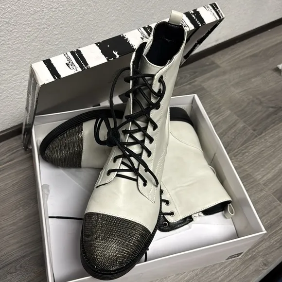 Dolce Vita XYLA White Womens Metal Toe Low Heel Combat Boots