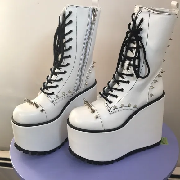 ✨🆕Dolls Kill White Spiked Platform Boots! Size 8!BNWOB!