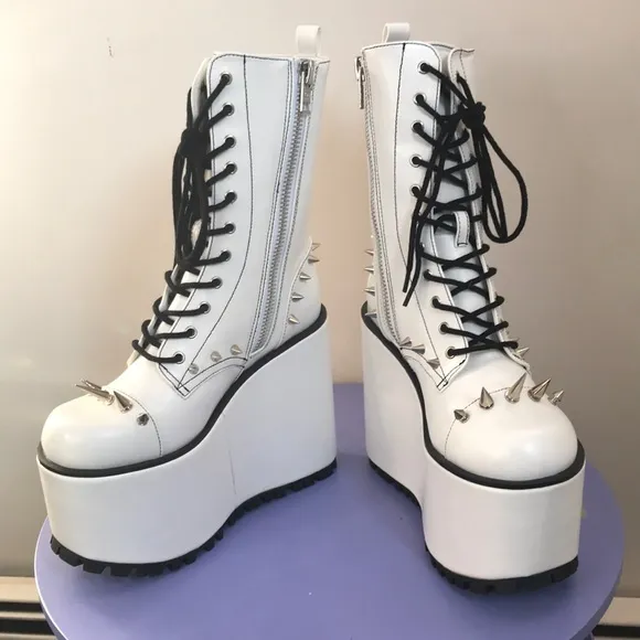 ✨🆕Dolls Kill White Spiked Platform Boots! Size 8!BNWOB!
