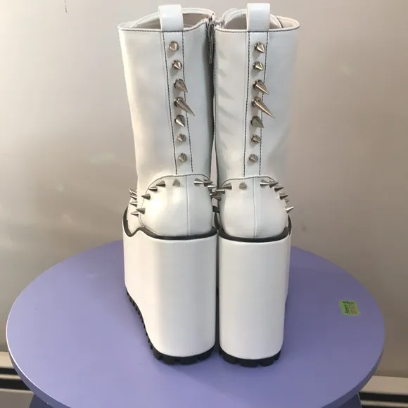 ✨🆕Dolls Kill White Spiked Platform Boots! Size 8!BNWOB!