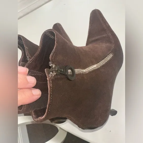 Donald J Pliner Saluma 90s brown low profile boots zipper