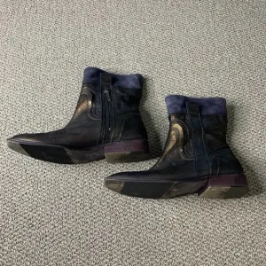 Donald J.‎ Pliner Womens Boots Size 7.5N Black/Gold Leather Ankle Booties