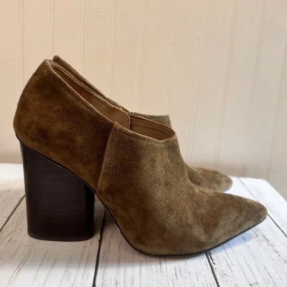 Donald Pliner Women’s Suede Booties with 3-Inch Block Heel, Size 7M