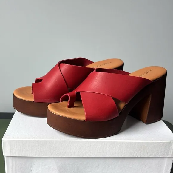 Donald Pliner Yelena Platform Sandals