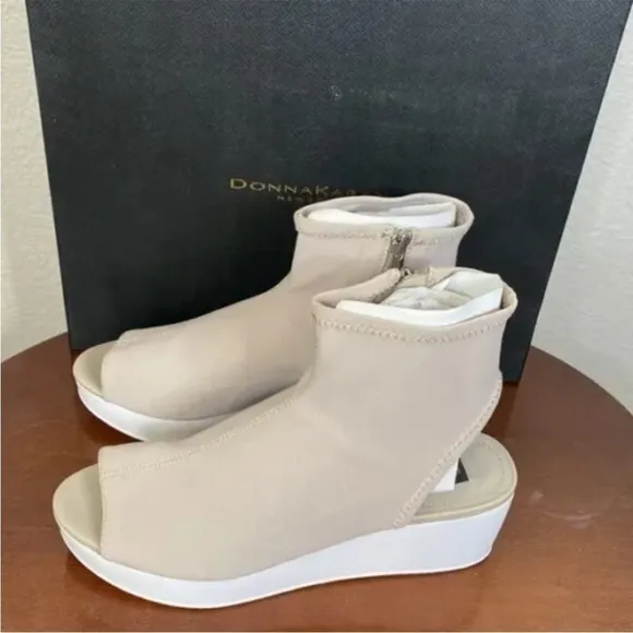 Donna Karan Riviera Platform Sandals In Taupe Size 7.5
