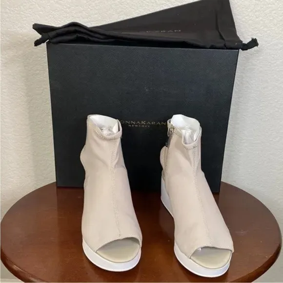 Donna Karan Riviera Platform Sandals In Taupe Size 7.5