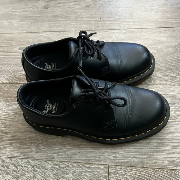 Dr. Marten's 1461 Smooth Leather Oxford Shoes in Black - Women's Size 7