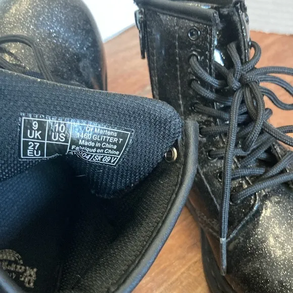 DR. MARTENS AIR WAIR BLACK COATED GLITTER  KIDS BOOTS  115827775096