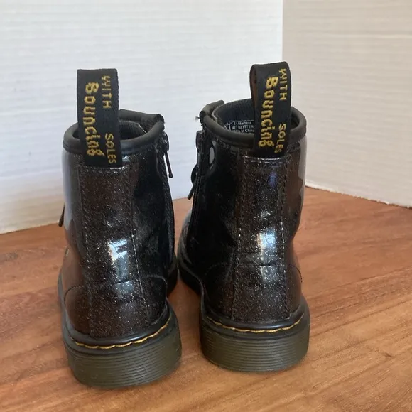 DR. MARTENS AIR WAIR BLACK COATED GLITTER  KIDS BOOTS  115827775096