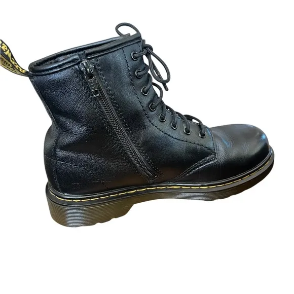 Dr. Martens Air Wair lace ups unisex children’s   Black Leather Boots size 3