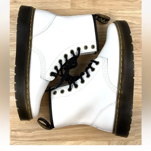 Dr Martens AirWair Zavala Women’s Size 7 White Smooth Leather Doc Combat Boots