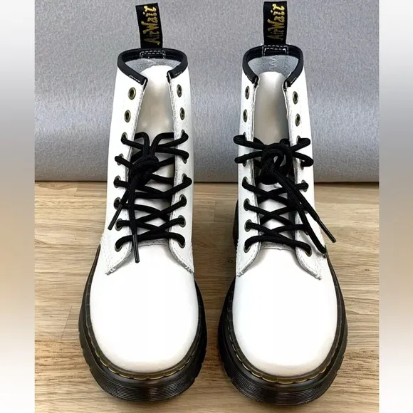 Dr Martens AirWair Zavala Women’s Size 7 White Smooth Leather Doc Combat Boots
